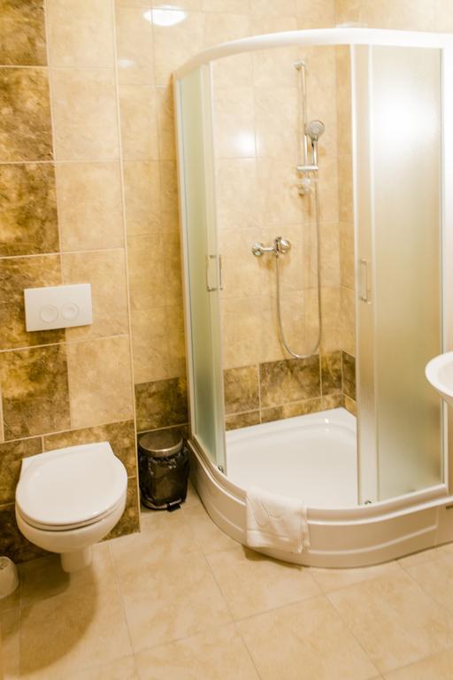 Hotel - Restauracja Platan Sędziszów Małopolski Exteriör bild