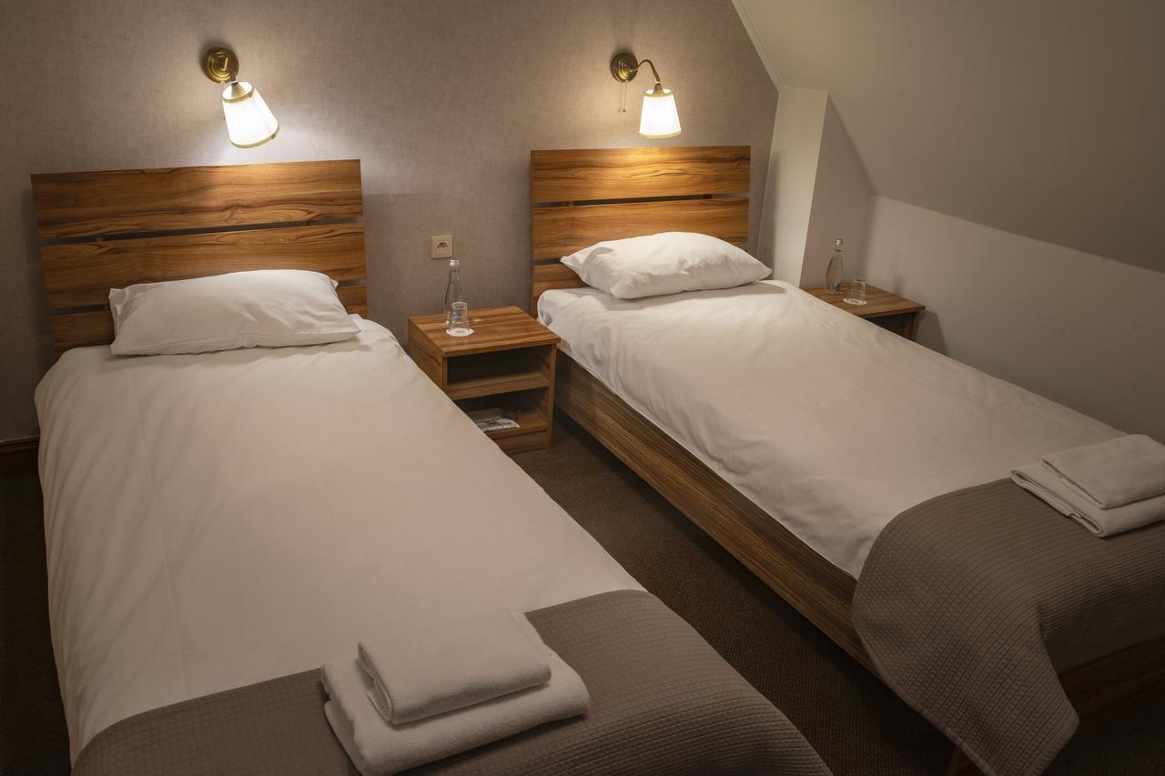 Hotel - Restauracja Platan Sędziszów Małopolski Exteriör bild